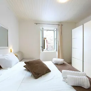 https://the-maritime-split-apt.splithotels.org